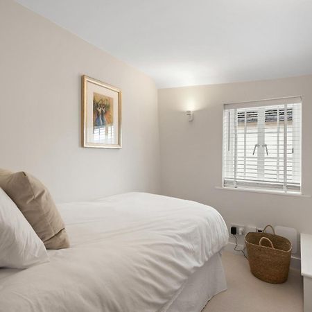 Beautiful Period Property In Historic Town Braintree Exterior photo
