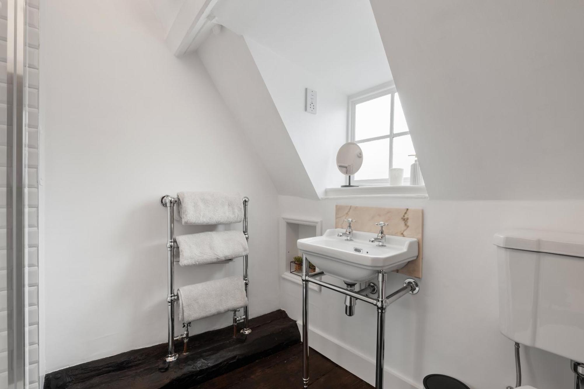 Beautiful Period Property In Historic Town Braintree Exterior photo